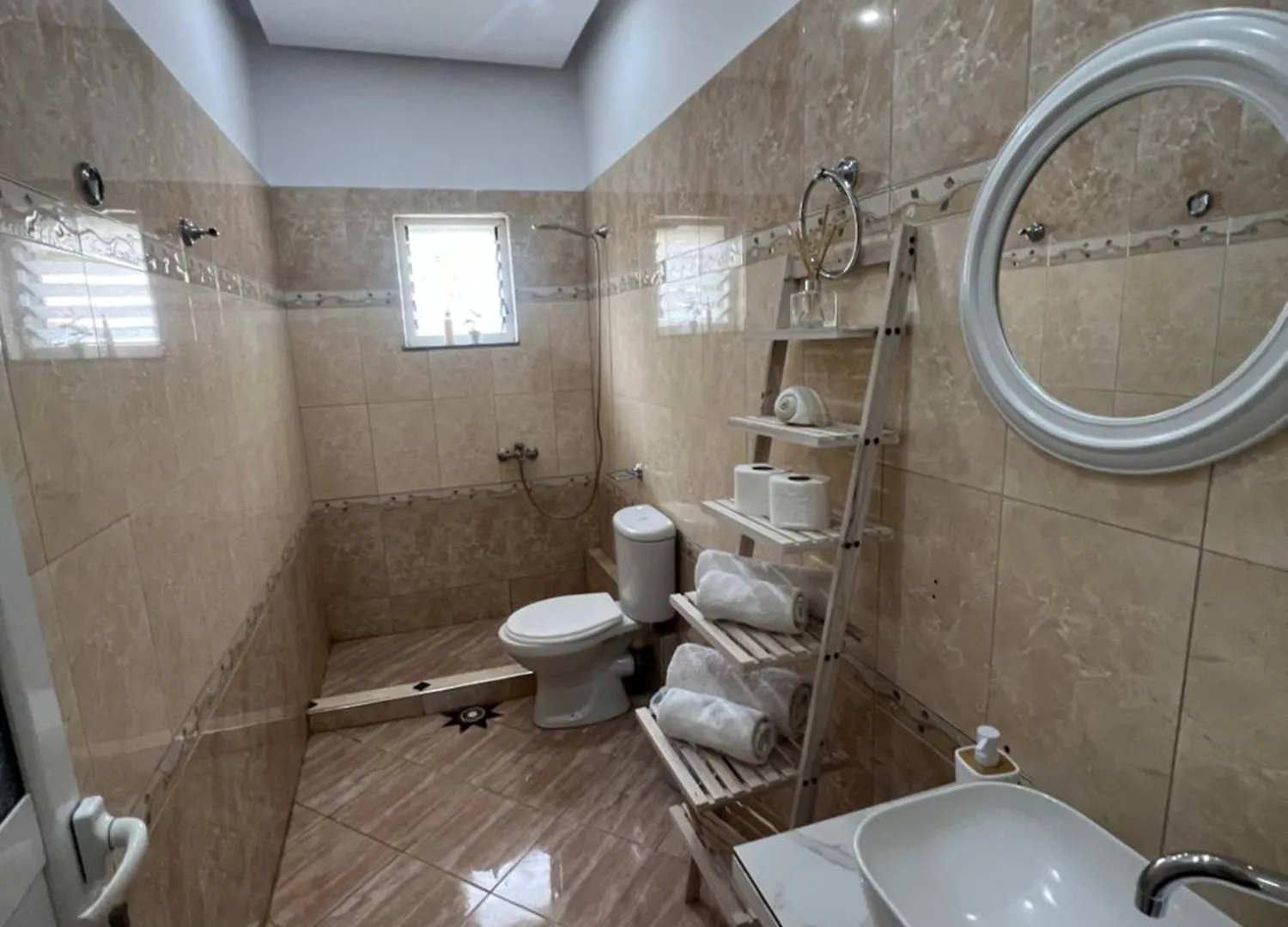 Apartments Sadiku With Sea View Sarandë